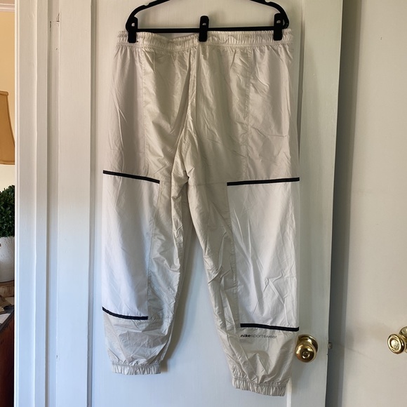 Nike Joggers--like new - Picture 2 of 3